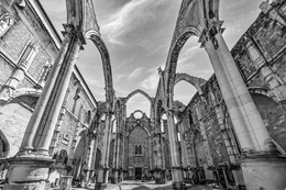 ATÉ QUE CAIA A ÚLTIMA PEDRA 