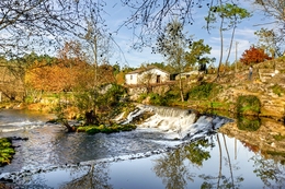 REPRESA, LEVADA E ANTIGO MOINHO NO RIO CABRIL 