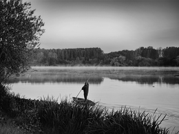 Pescador na lagoa encantada 