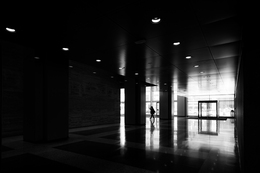 Entrance of light and shadow 