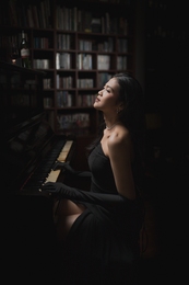 Piano girl 